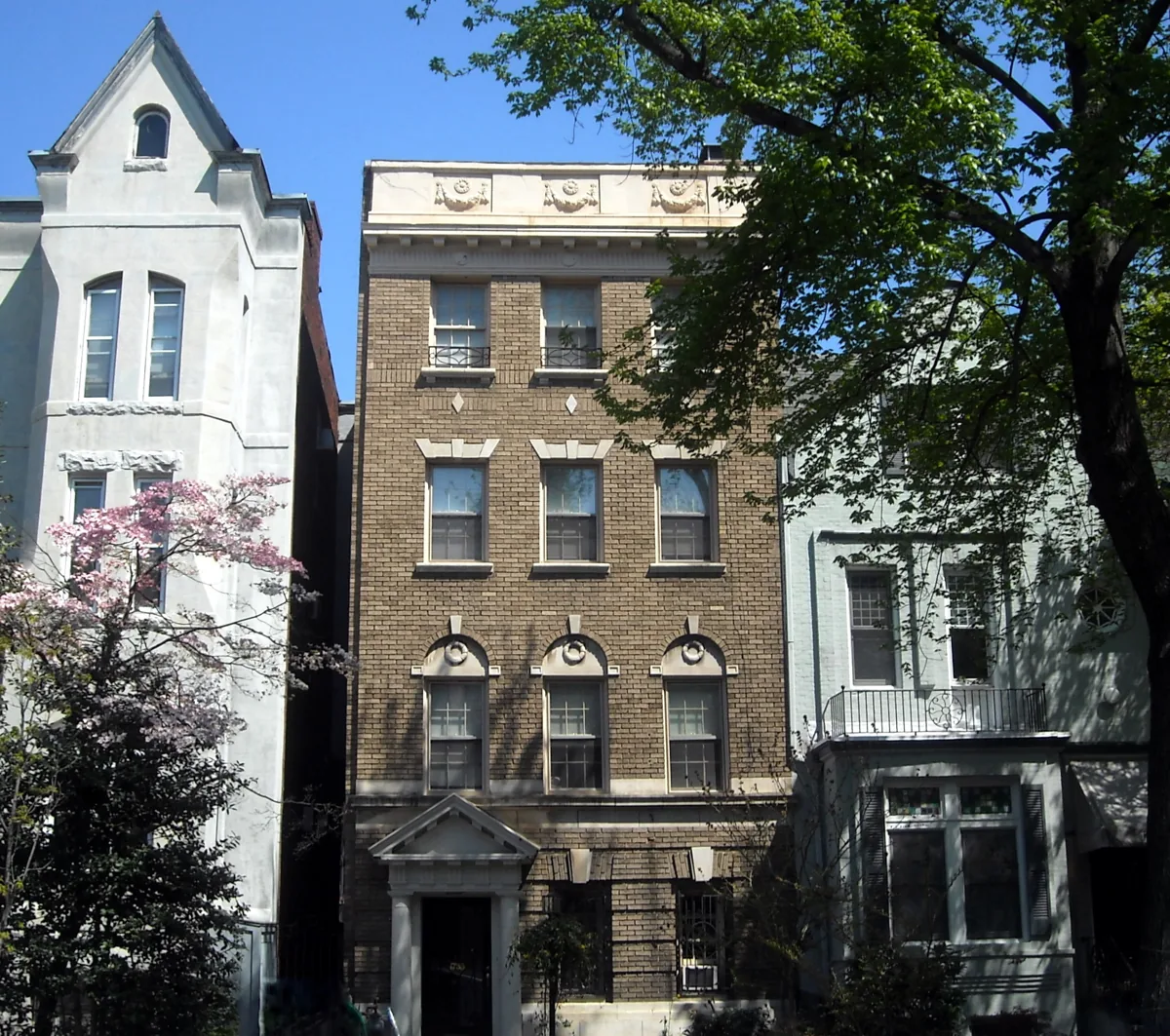 Home Sellers Offer More Incentives as Market Cools